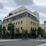 幾何学的装飾が美しい「中央区立常盤小学校」